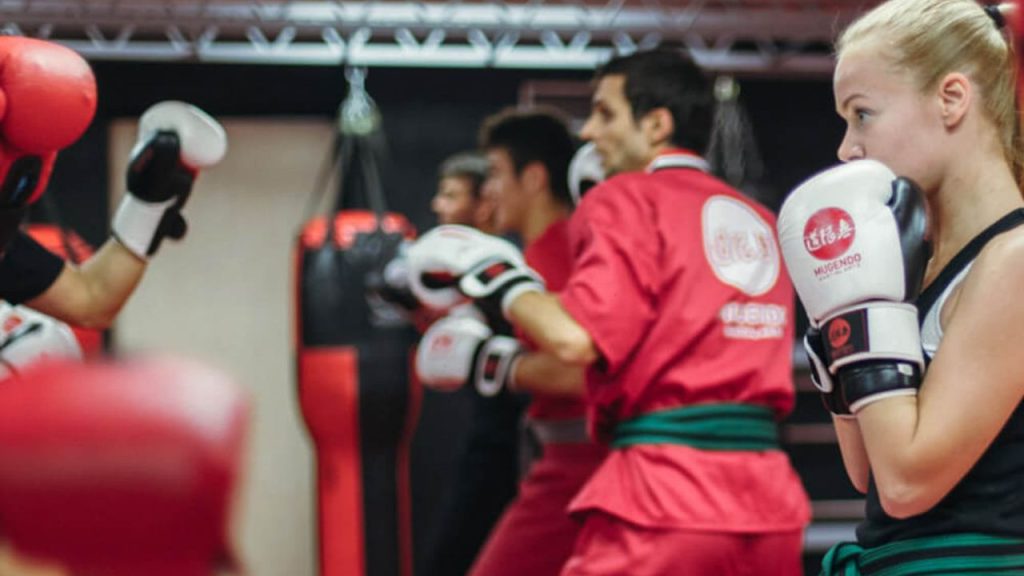 Entrena kick boxing con profesionales en Mugendo Poblenou