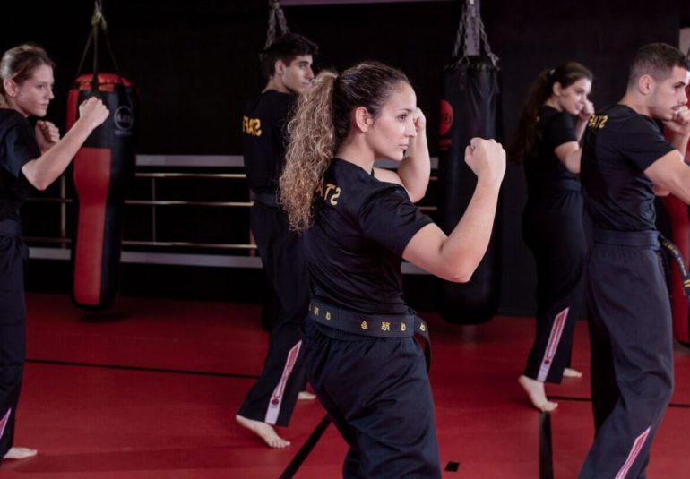 combinar entrenamiento físico y mental en las artes marciales