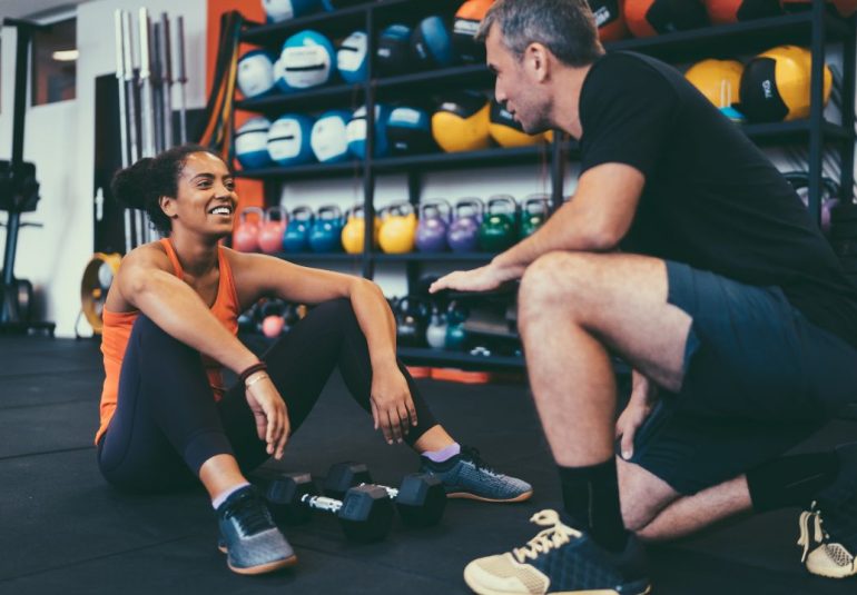 Qué diferencia un entrenamiento personal en Mugendo Poblenou de un gimnasio tradicional